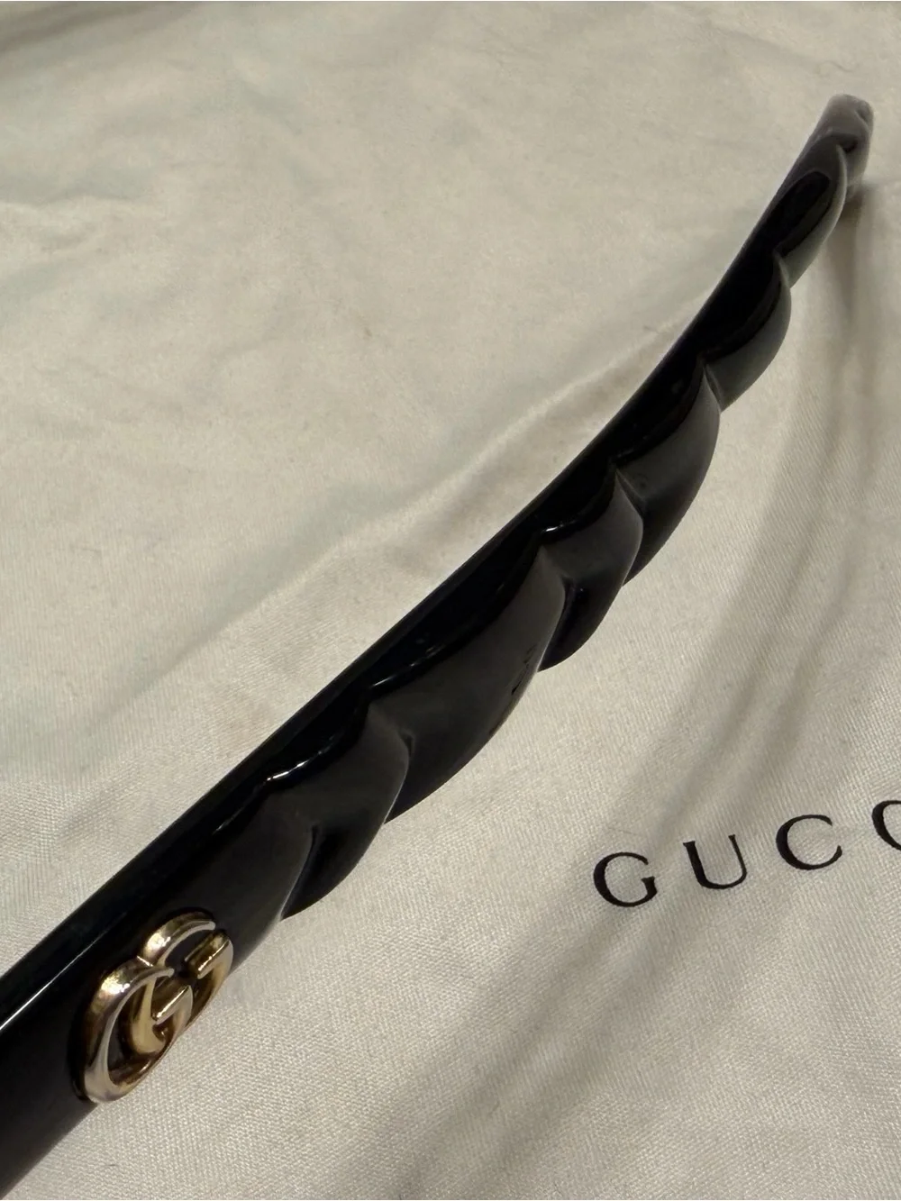 Gucci Black Round Women's Sunglasses with Gold Hardware - Picture 8 of 10